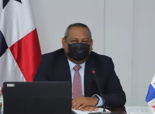 En la imagen aparece el diputado del PRD, Raúl Pineda.