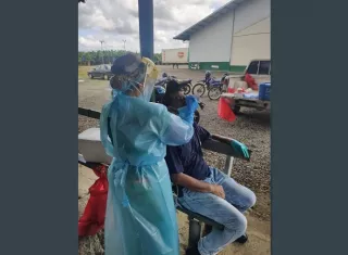 Personal médico y de enfermería de la CSS continua realizando pruebas de hisopados para detectar o descartar casos de #COVID19.