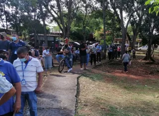 Ante el aumento de casos se incrementa la necesidad de atención médica y hospitalizaciones, poniendo en riesgo la capacidad instalada. 