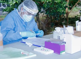 Un total de 11,064 personas mantienen el SARS-CoV-2 activo