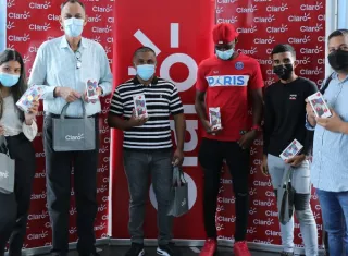 Ganadores del sorteo de Claro Panamá. Foto / cortesía.