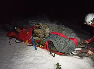 Los socorristas tardaron en hallar a Grga Brkic y a &quot;North&quot; por la nieve, el hielo y los árboles arrancados por los desprendimientos de tierra. Foto: @HrvatskaGSS 