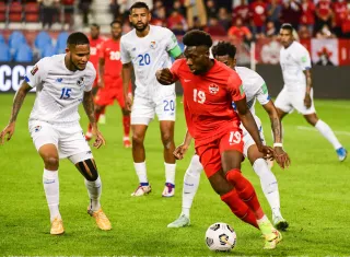 Alphonso Davies dio muchos problemas a la selección panameña. 