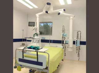 Actualmente el sistema de salud cuenta con una disponibilidad de 354 camas en la UCRE; 350 en UCI y 1,600 en salas de hospitales a nivel nacional.