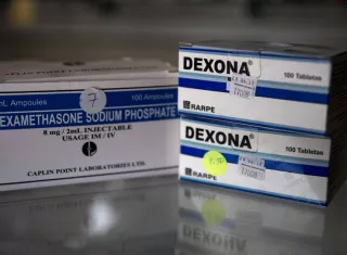 Cajas de dexametasona en pastillas y ampollas en una farmacia de Managua (Nicaragua), en una imagen de archivo. EFE
