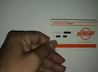 La tarjeta está disponible para los estudiantes de premedia, media y básica.