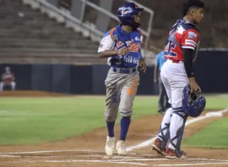 El quinto partido de la Serie Final del Campeonato Nacional de Béisbol Juvenil se disputará el sábado a las 7 de la noche en el estadio nacional Rod Carew. Foto: Fedebeis