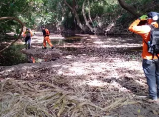 En las tareas de búsqueda, además del Sinaproc están colaborando miembros de la comunidad y familiares.