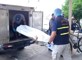 El cuerpo del joven presentaba al menos, cinco impactos de bala. Video/Foto: Alexander Santamaría 