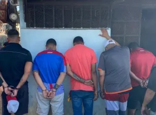 Vista general de algunos de los aprehendidos en Chitré.