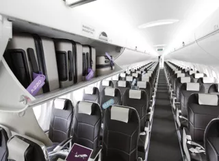 Vista del interior del avión A220 de Airbus a su llegada al aeropuerto internacional de Tocumen en ciudad de Panamá (Panamá). EFE