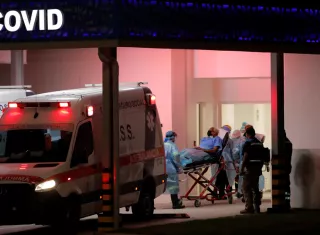 Los pacientes que presentan complicaciones deben ser hospitalizados.