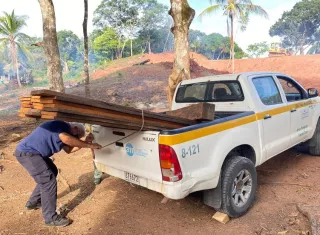 Para la extracción de madera del agua o tierra firme se debe contar con permisos .