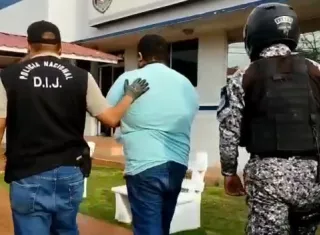 instructor de folclore aprehendido  por los delitos de pornografía infantil.