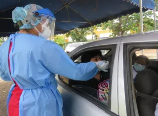 Hay regiones del país en las que aún se sigue brindando el servicio de hisopado exprés.