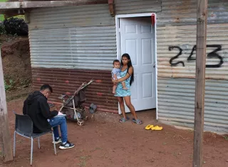 Según vecinos los lotes invadidos han sido dejados en abandono por las familias a quienes se les asignó.