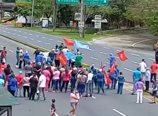 El cierre ocasionó un congestionamiento vehicular en la vía Ttransístmica