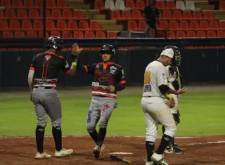 Los Santos ya tiene asegurado un puesto en la siguiente fase del Campeonato Nacional de Béisbol Mayor. Foto: Fedebeis