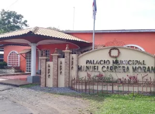 Vista exterior de la sede del Municipio de San Félix.