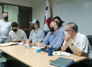 El jefe de la cartera agropecuaria, acompañado de un equipo interinstitucional del Gobierno Nacional,  señaló que volverán a reunirse el próximo martes .