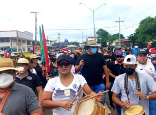 En esta multitudinaria concentración no hubo enfrentamientos con las unidades policiales.