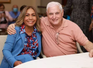 Yanibel Ábrego, secretaria general del partido Cambio Democrático y expresidente Ricardo Martinelli.