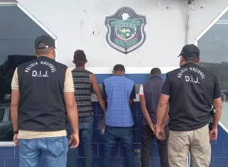 A los retenidos se les vincula con la violación de dos menores de edad, de 11 y 13 años