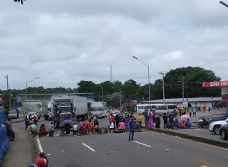 Los indígenas se mantienen firme en su solicitud de congelamiento del precio del combustible y rebajar los productos de la canasta básica.