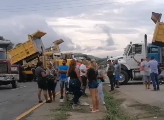 La vía fue cerrada a la entrada del corregimiento de Punta Chame.