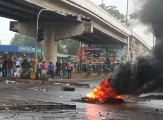 Cierre a la altura de calle décima Santiago se mantiene. Foto: Melquiades Vásquez