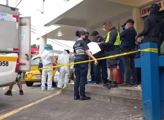 La víctima llegó muerta a la policlínica de Santa Librada. Foto: Alexander Santamaría