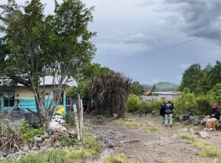 El cadáver de la menor fue ubicado en una carretera de piedra que comunica al Colegio Nocturno de Volcán.
