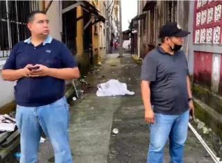 La víctima falleció en la escena del crimen.