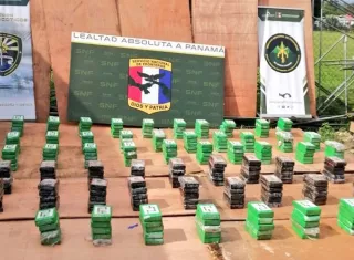 Por este caso quedaron retenidos 1 persona de nacionalidad panameña y conductor del vehículo.