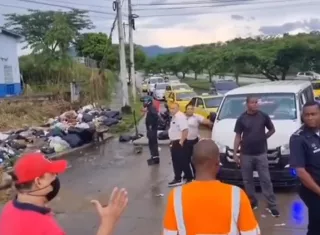 El cierre ocasionó un enorme tranque vehicular.