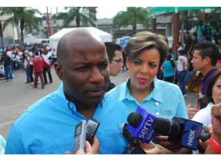 Melissa Murillo de Cumberbatch y su esposo Gerald Cumberbacht. Foto: En Segundos