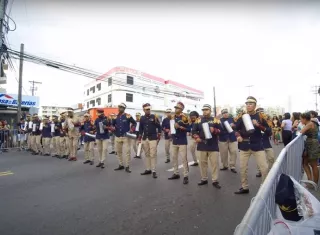 Banda Independiente Búho de Oro durante el desfile del 28 de noviembre de  2019 en Río Abajo.