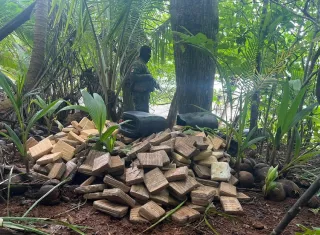 La presunta droga que había sido oculta en la playa.
