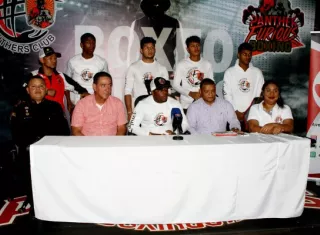 Representantes del Phanters Boxing Club ofrecieron una conferencia de prensa. Foto: Víctor Arosemena