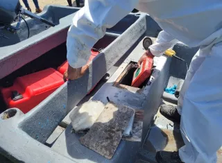 La droga estaba oculta en un doble fondo de la lancha.