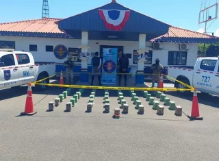 Tras la colisión entre las lanchas, la embarcación de los sospechosos se hundió en el mar.
