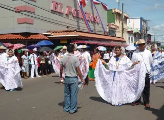 Unas 30 delegaciones de escuelas y de instituciones públicas rendirán los honores a nuestros símbolos patrios.