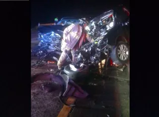 Las camionetas involucradas quedaron destruidas.