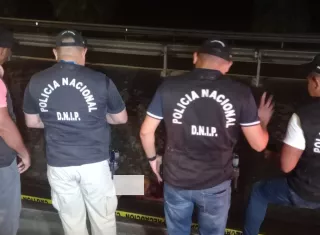 Investigdores en la escena. Foto: Alexander Santamaría