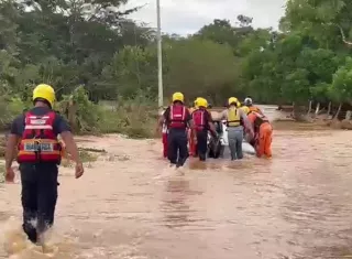 Los afectados tuvieron que ser evacuados de Juan Díaz, en lancha.