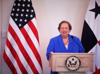 a puertorriqueña María del Carmen Aponte es abogada de profesión y se desempeñaba en la actualidad como consultora en Washington. Fue embajadora de su país ante El Salvador.