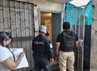  Las autoridades efectuaron unas 20 diligencias de allanamientos en tres corregimientos de Colón.