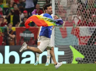 Mario Ferri es el nombre del aficionado que saltó a la cancha. /EFE