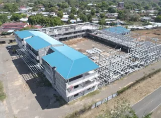 Instalaciones en construcción del Centro de Educación Básica General (CEBG) Miguel Alba.