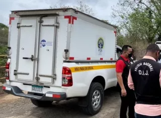 En un descuido de la madre el menor se salió de la casa y cayó en la quebrada en donde se ahogó.